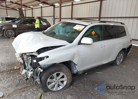 2013 Toyota Highlander Se V6 z USA, uszkodzony, nr VIN 5TDZK3EH7DS122679